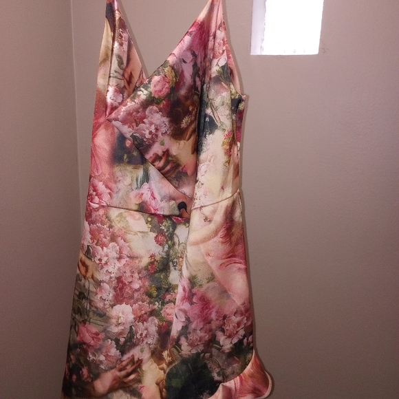 Pretty little things summer dress - Picture 4 of 7